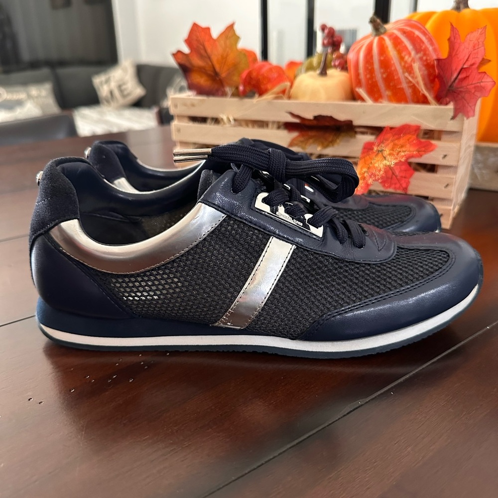 MICHAEL Michael Kors Maggie Trainer navy blue size 9